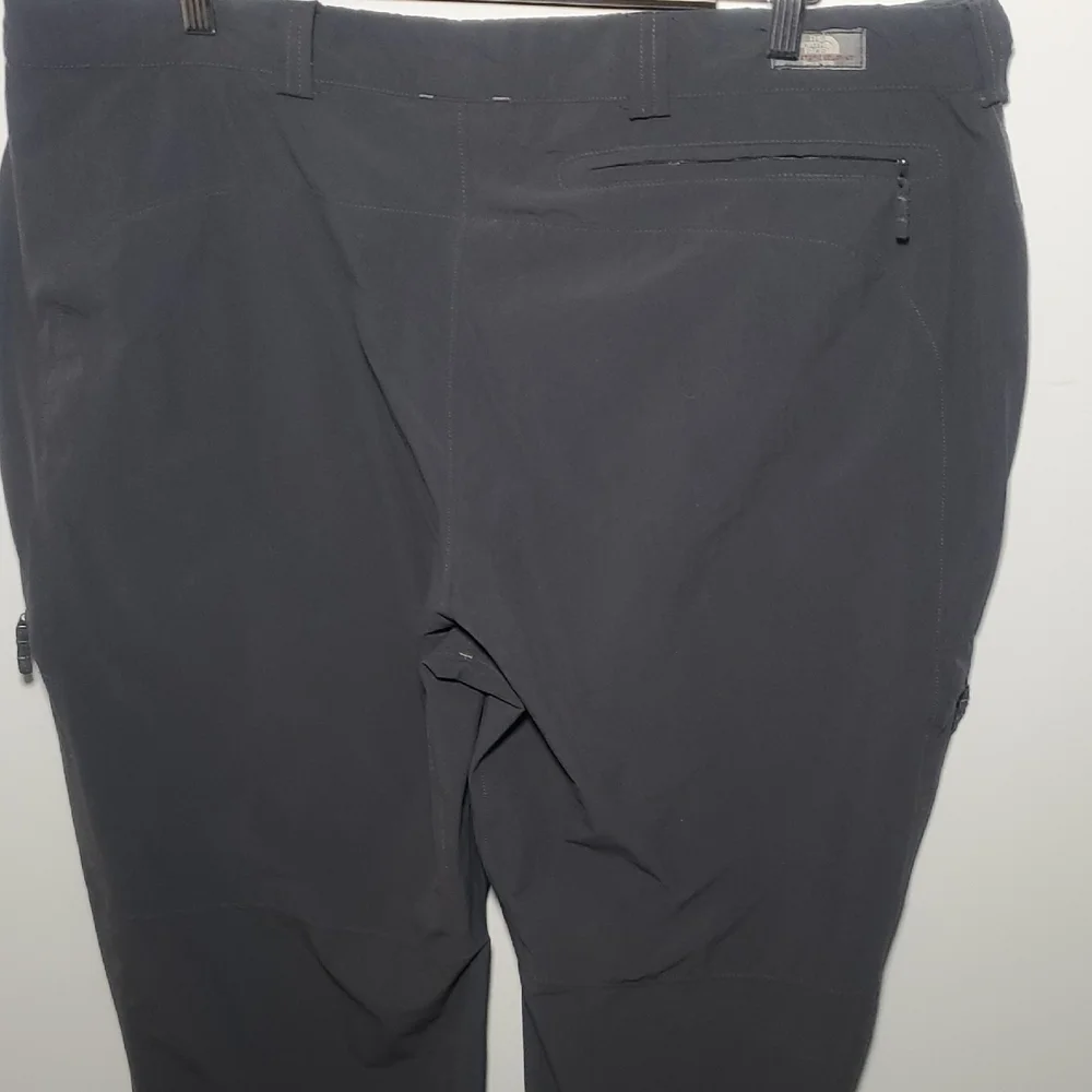 The North Face Men's Black Lightweight Hiking Cargo Pants Size 40